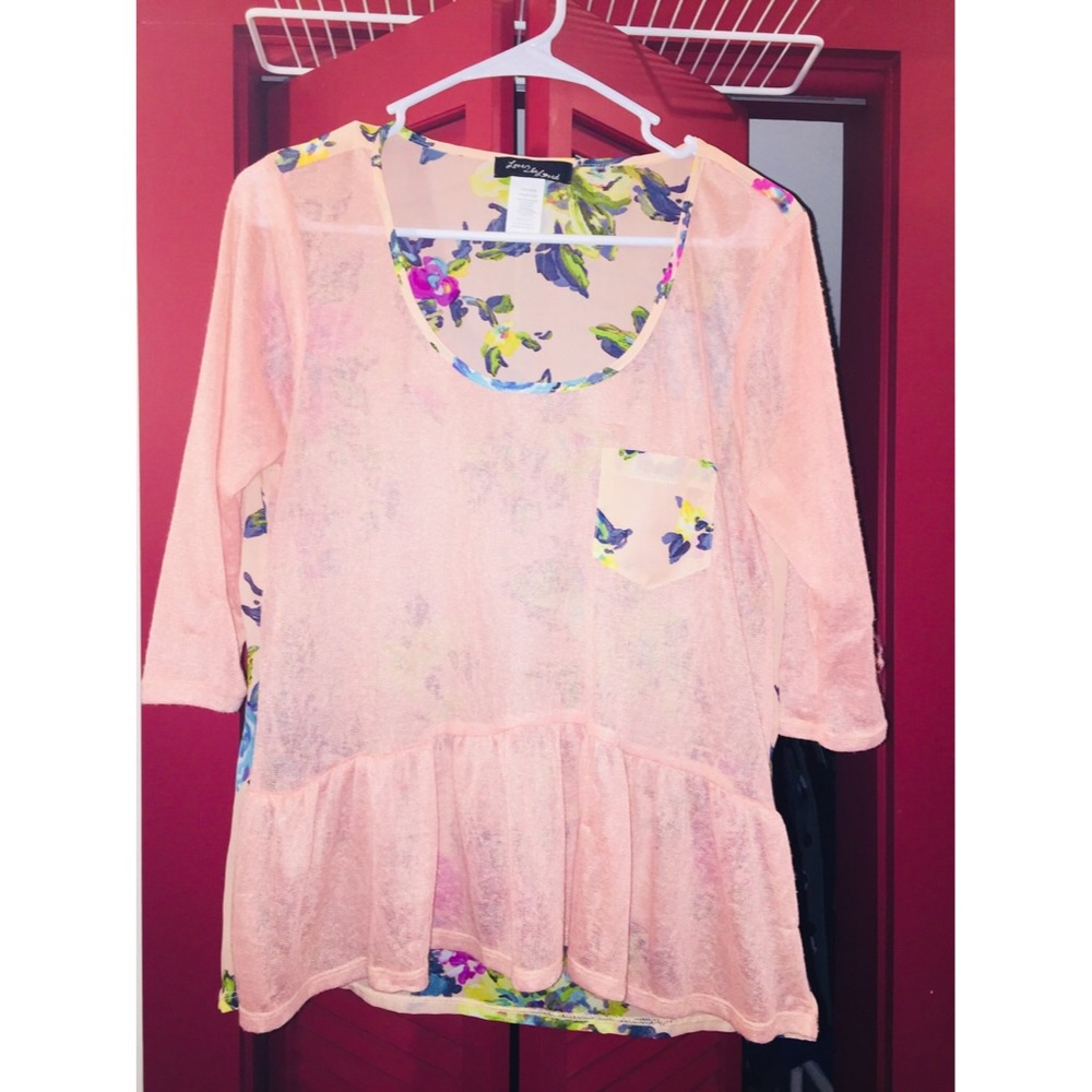 Sexy floral top🌺🚨